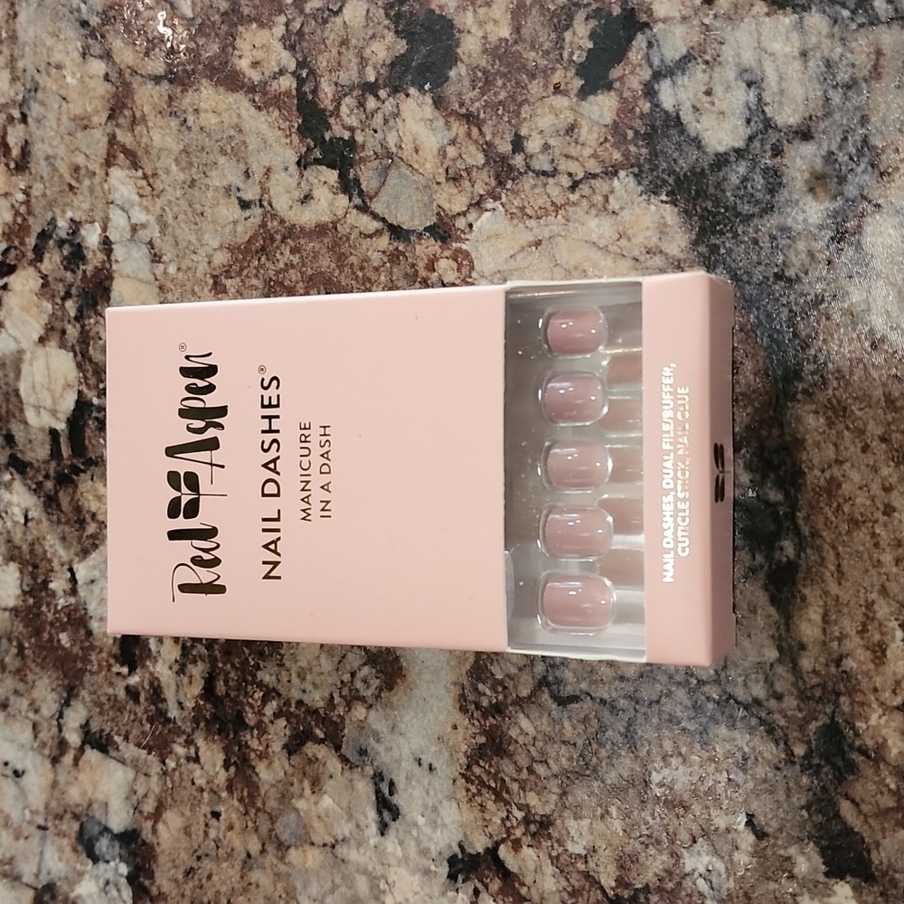 Red Aspen petite nail dashes